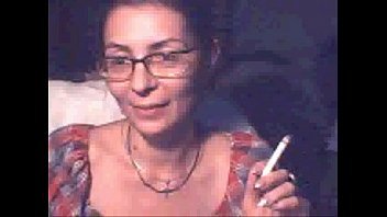 Mariana O Tanara Romanca Fumeaza Si Isi Arata Tatele La Web